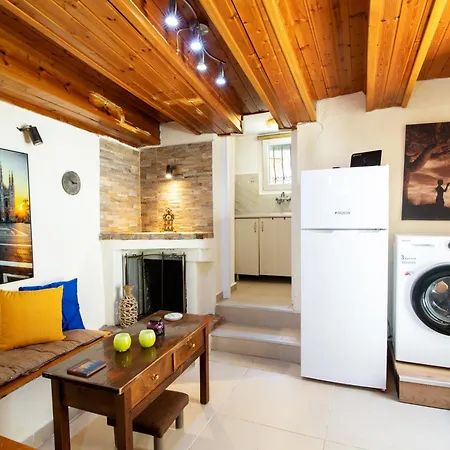 Couple Cozy Apt, *