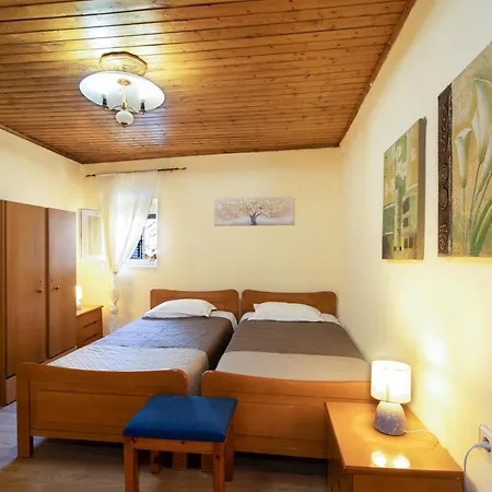 Couple Cozy Apt, Holiday home *