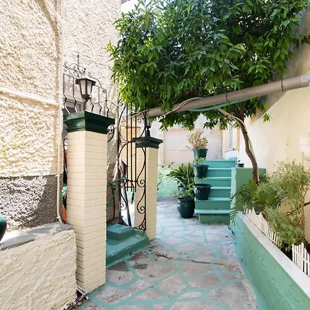 Couple Cozy Apt, Сasa de vacaciones *
